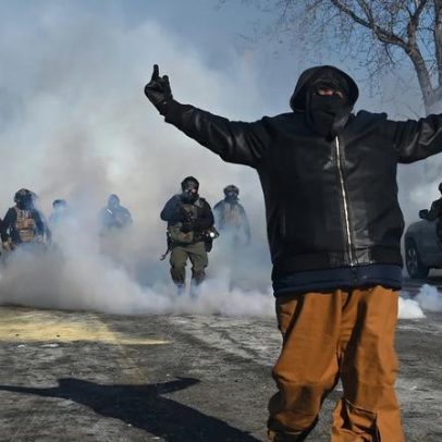 Rapper de Minnesota é detido de forma violenta pelo ICE