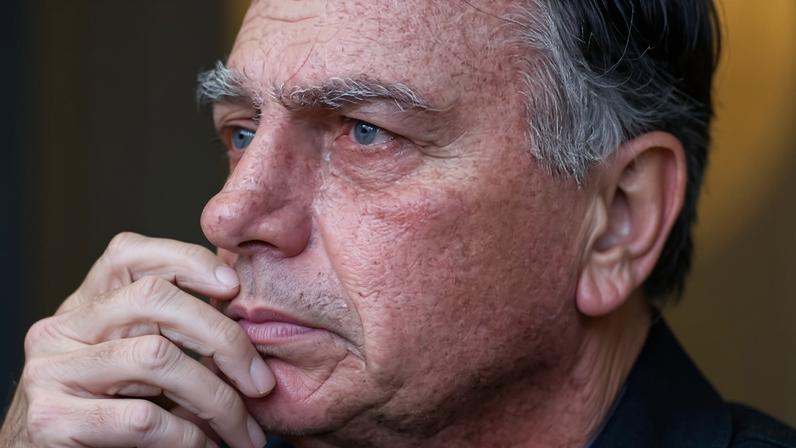 O ex-presidente Jair Bolsonaro em culto na Catedral da Bênção, em Taguatinga, em setembro