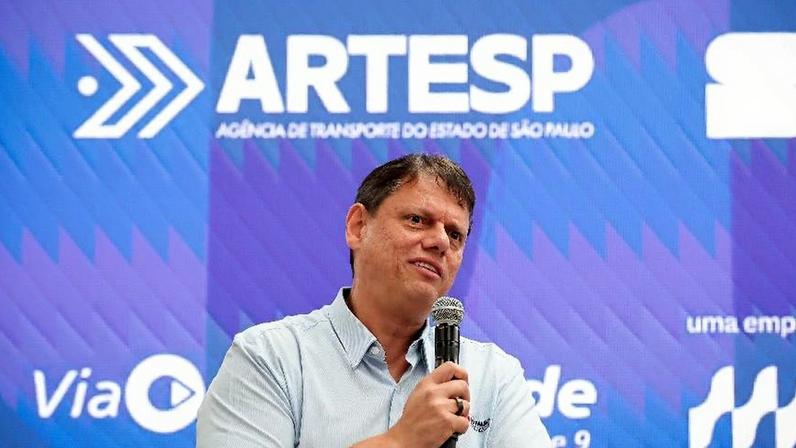 O governador Tarcísio de Freitas em agenda em São Paulo