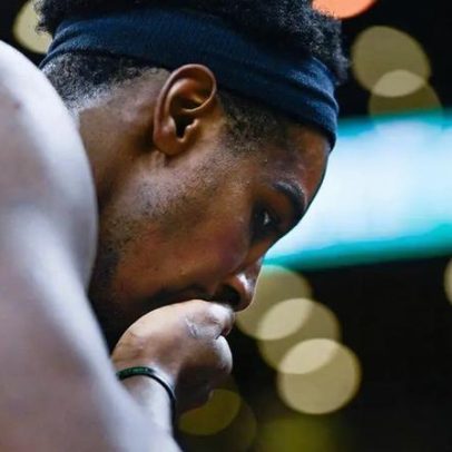 Astro da NBA quebra dentes após cotovelada de ídolo do Celtics