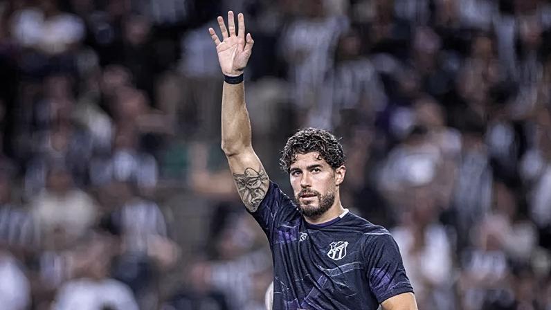 Pedro Raul durante o aquecimento, antes de Ceará x Flamengo