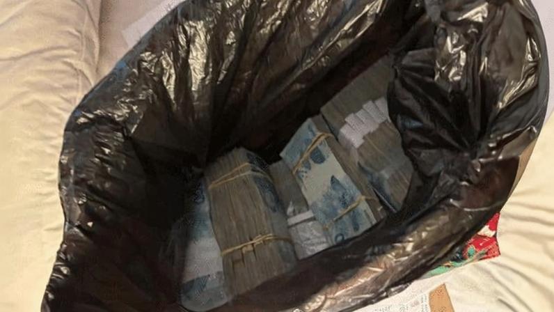 PF apreende R$ 430 mil com Sóstenes, suspeito de desviar cota parlamentar; veja imagens