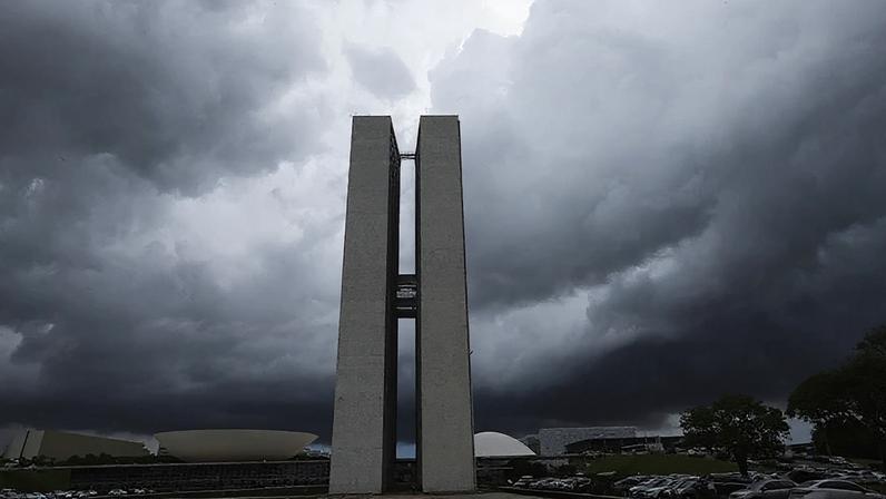 Grupos oposicionistas se unem para bloquear CPIs do caso Master