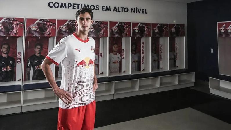 Rodriguinho com a camisa do Bragantino (Foto: Ari Ferreira)