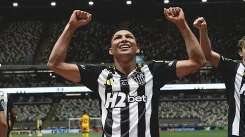 Rony comemorando seu gol diante do Sport, pelo Brasileirão
