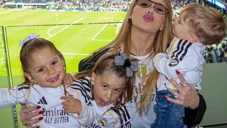 Virginia Fonseca foi com os filhos ao estádio torcer por Vini Jr