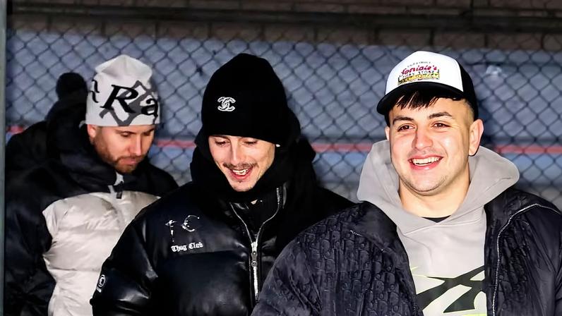 Timothée Chalamet usa botas diferentonas em meio a neve de Nova York