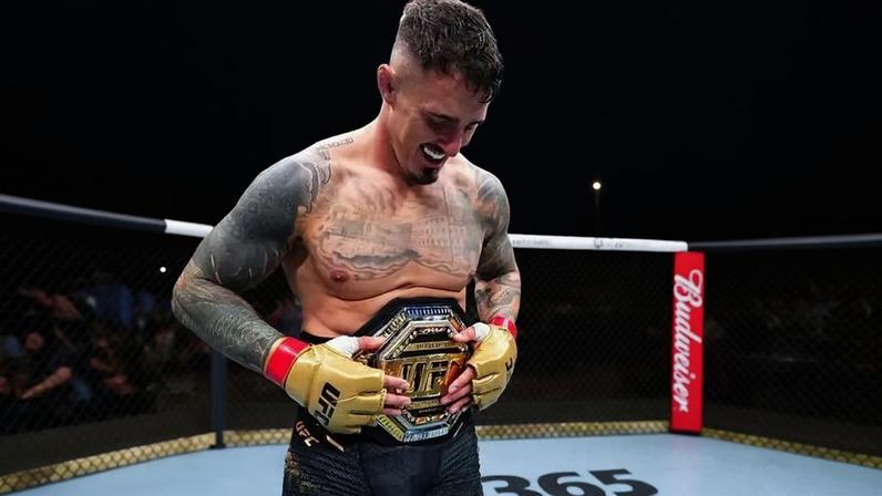 Tom Aspinall após defesa de cinturão interino no UFC (Foto: Reprodução/Instagram: @tomaspinallofficial)