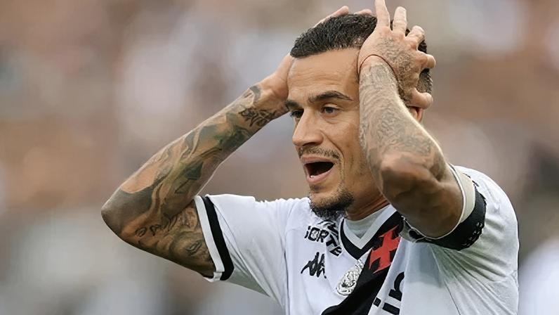 Philippe Coutinho lamenta chance perdida em Vasco x Corinthians