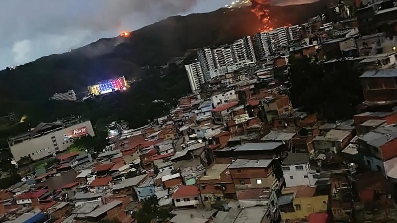 Venezuela foi bombardeada neste sábado pelo governo Donald Trump