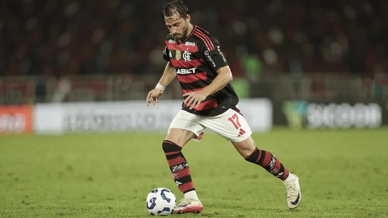 Matías Viña em ação pelo Flamengo (Foto: Gilvan de Souza / Flamengo)