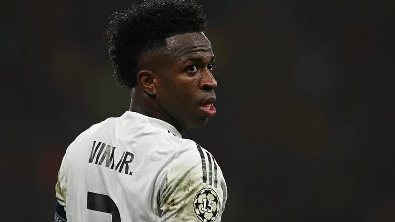Vini Jr em ação na derrota do Real Madrid para o Liverpool na Champions League (Foto: Paul ELLIS / AFP)