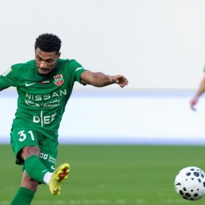 Ex-Palmeiras faz golaço pelo Shabab Al Ahli e cita gol de CR7