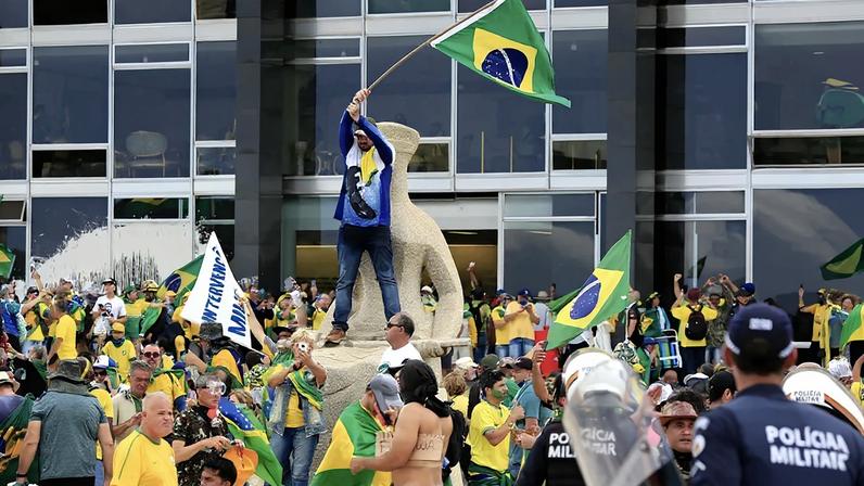 Processo. Mais de mil envolvidos no quebra-quebra da Praça dos Três Poderes foram denunciados pela PGR – Imagem: Sergio Lima/AFP