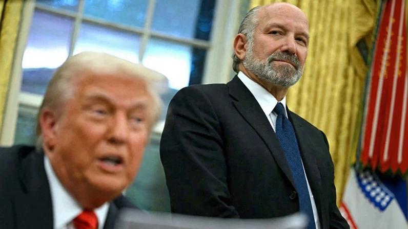 Donald Trump e o seu secretário do Comércio, Howard Lutnick.