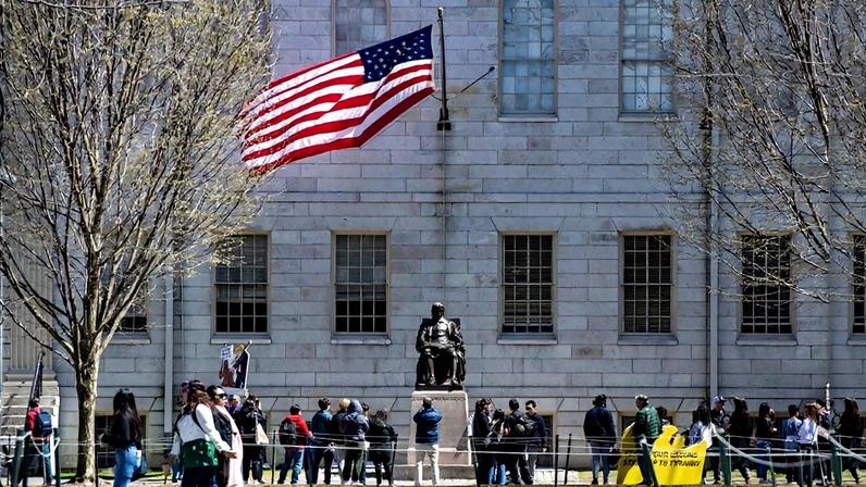 Pentágono corta laços acadêmicos com Harvard