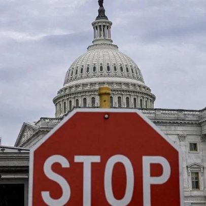 Congresso dos EUA aprova lei que encerra paralisação do governo