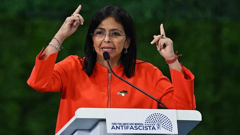 Presidente interina da Venezuela promete eleições livres