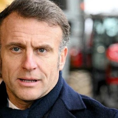 França acusa rede russa de tentar envolver Macron no caso Epstein