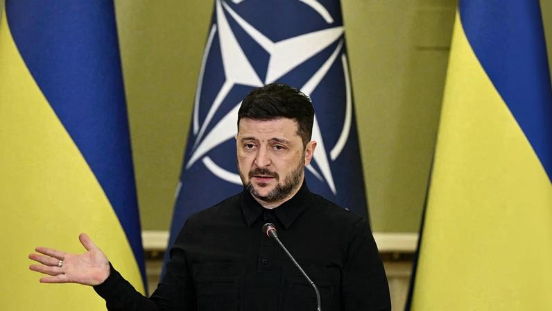 O país governado por Volodymyr Zelensky receberá nova ajuda financeira da Europa para seguir em guerra com a Rússia. Foto: Genya SAVILOV / AFP