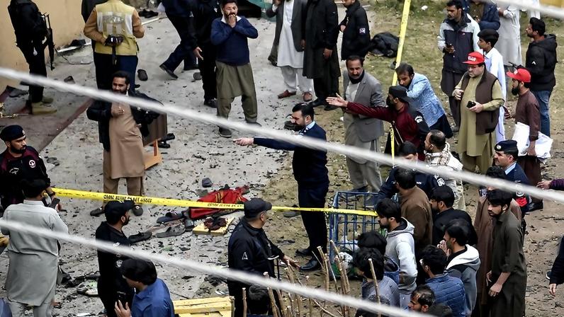 Ataque suicida contra mesquita xiita no Paquistão deixa 30 mortos e 130 feridos