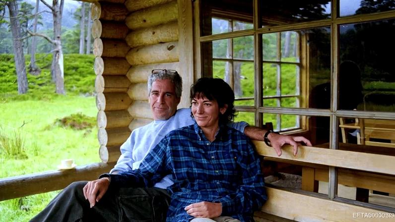Jeffrey Epstein e Ghislaine Maxwell foram condenados por crimes sexuais. Foto: Handout / US DEPARTMENT OF JUSTICE / AFP