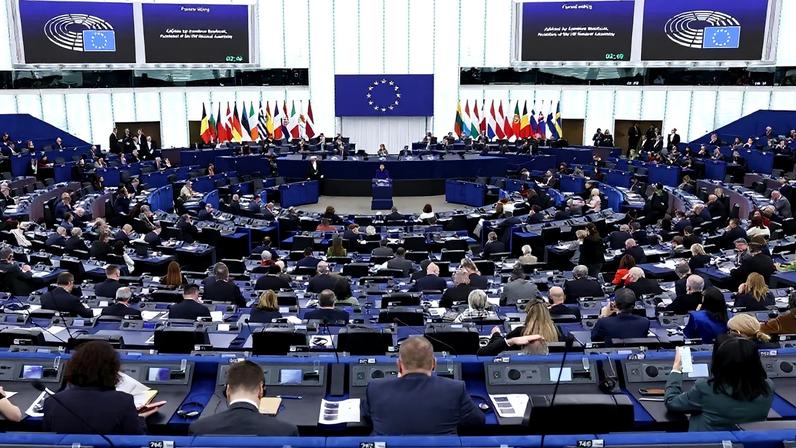 O Parlamento Europeu em reunião no dia 10 de fevereiro de 2026. Foto: FREDERICK FLORIN / AFP
