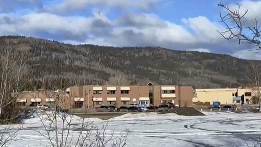 Atirador mata 9 em ataque à escola no Canadá
