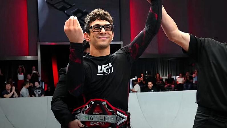 Mikey Musumeci comemora após a vitória sobre Keven Carrasco no UFC BJJ 3, em outubro de 2025. (Chris Unger/Zuffa LLC)