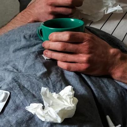 Por que o mesmo resfriado afeta pessoas de formas diferentes? Estudo explica