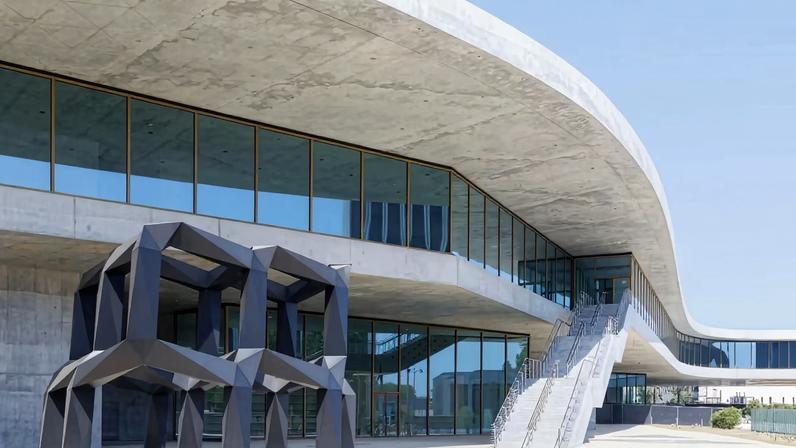 Los Angeles usa seu poder para se impor