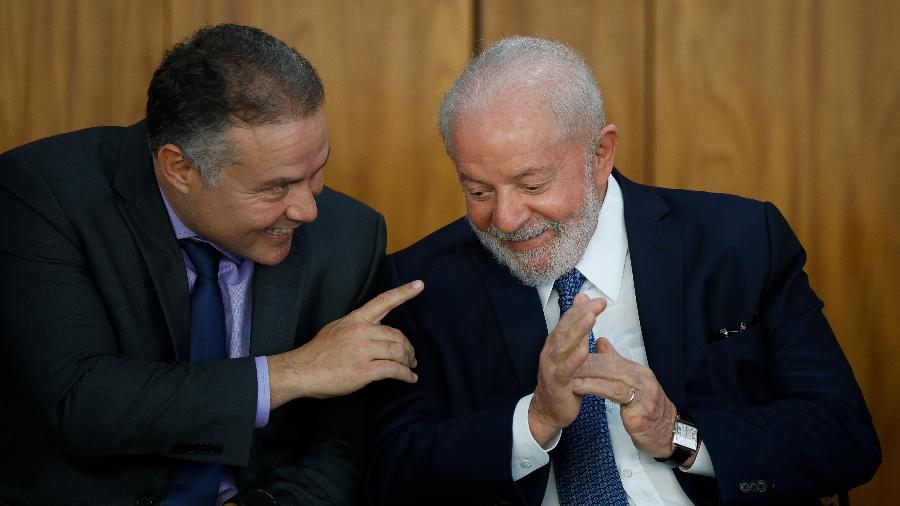 08.01.23 - O presidente Lula (PT) e o ministro dos Transportes, Renan Filho (MDB), em evento no Planalto