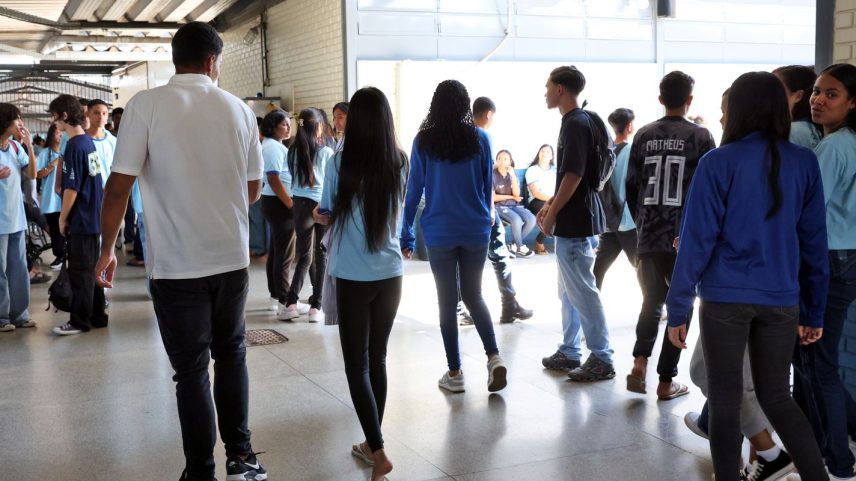 MEC inicia pagamento de parcelas do incentivo à conclusão e do Enem