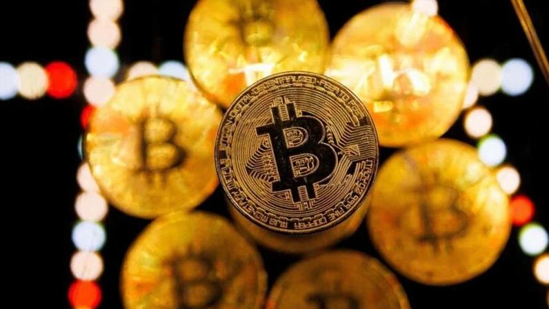 O preço do bitcoin está em queda livre no último mês