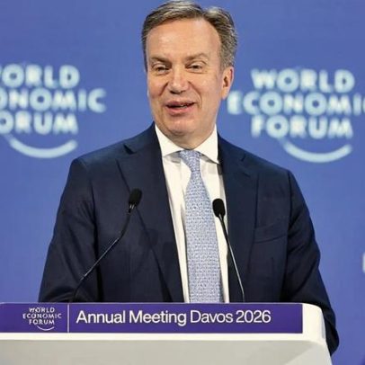 CEO do Fórum Econômico Mundial Deixa Cargo por Ligações com Epstein