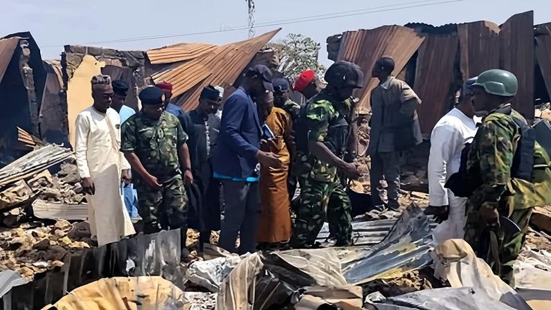 Soldiers and residents in Woro in the west of Nigeria after attacks by gunmen on Tuesday night.