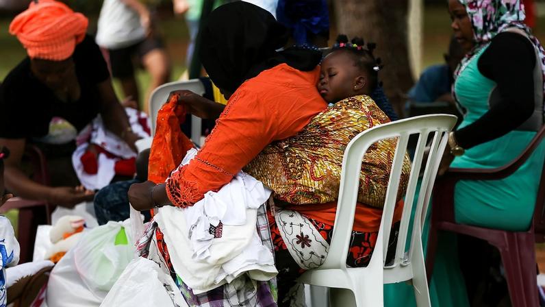 Brasília - Mães acompanhadas dos filhos participam do Encontro Crianças sem Fronteiras que reúne imigrantes e refugiados para um dia de lazer e confraternização (Marcelo Camargo/Agência Brasil)