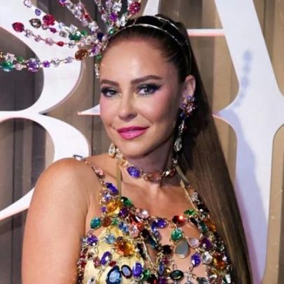 Paolla Oliveira é cercada por 6 seguranças em camarote na Sapucaí