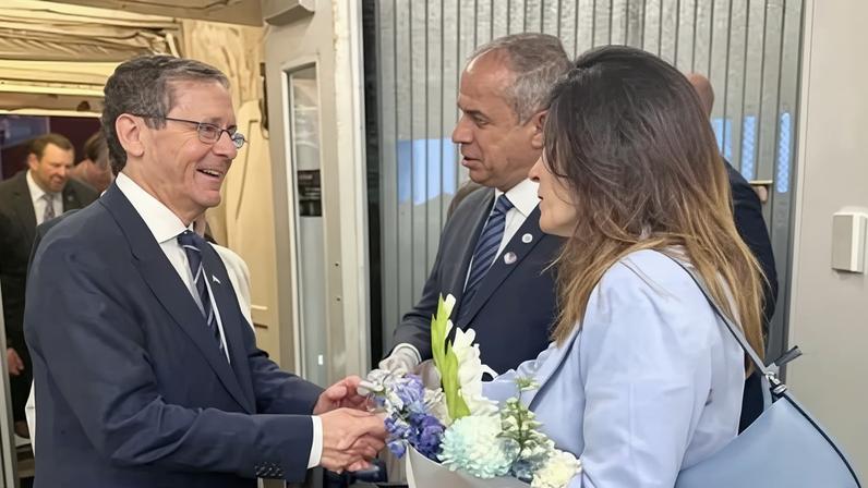 Isaac Herzog chega a Sydney para encontrar sobreviventes de ataque em Bondi