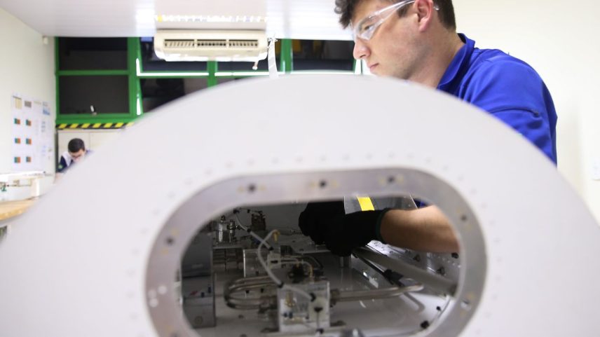 Brasília - Estudantes do ensino profissionalizante que participarão do WorldSkills 2017 se preparam para a competição no Centro de Treinamento do Senai-DF (Marcelo Camargo/Agência Brasil).