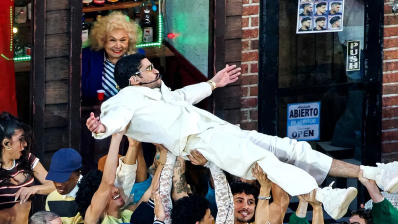 Identificada a mulher que entregou dose a Bad Bunny no Super Bowl