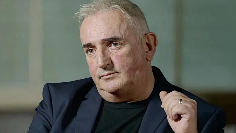 Henderson is accused of having had a close relationship with Gavin Burrows, a private investigator who is at the centre of a legal action against Associated Newspapers Ltd.