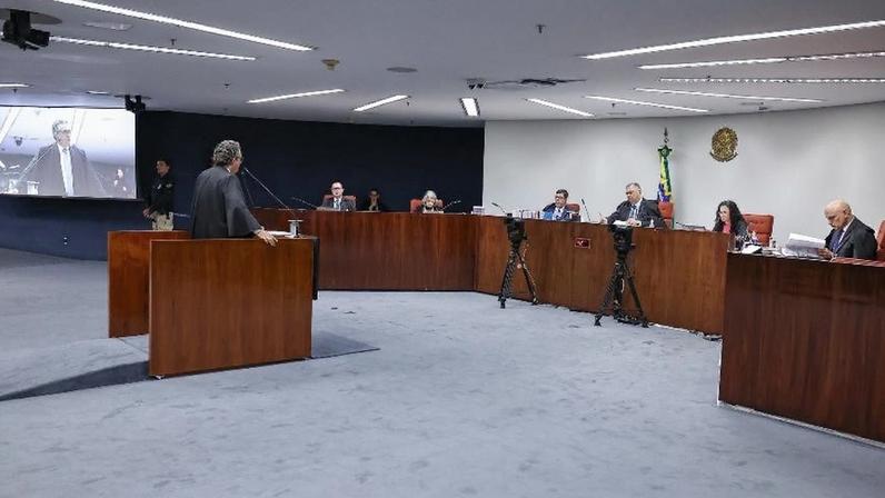 11.nov.2025 - Defesas de kids pretos negaram crimes na trama golpista na Primeira Turma do STF