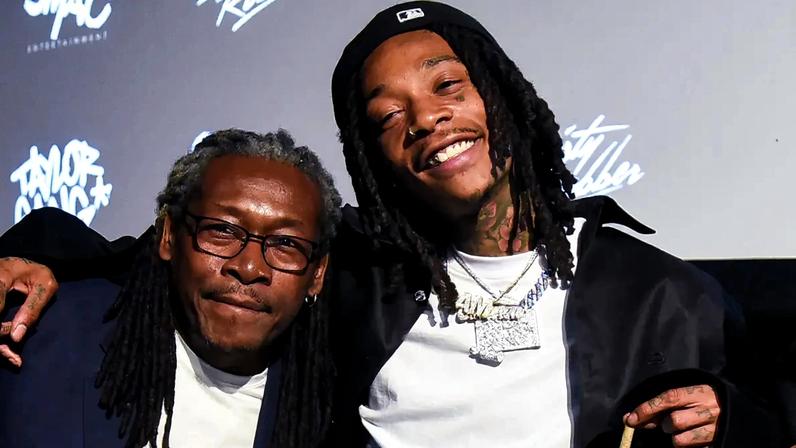 Wiz Khalifa anuncia a morte de seu pai aos 63 anos