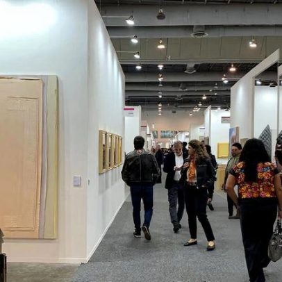 Feira Zona Maco na Cidade do México atrai multidões e compradores entusiasmados