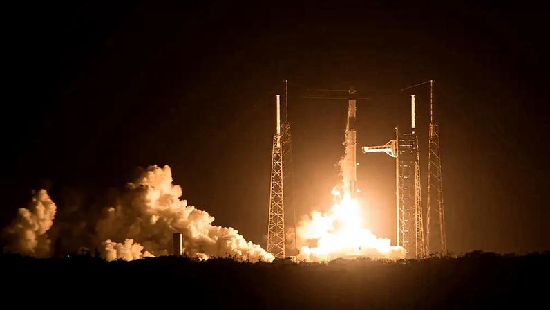 SpaceX lança nova tripulação para a ISS após evacuação médica inédita