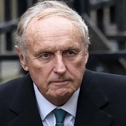 Raiva pontual, mas Paul Dacre mantém a cabeça diante da interrupção do julgamento