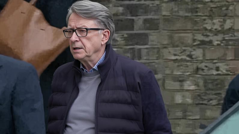 Mandelson acusa polícia de prender por alegações infundadas de planejar fugir