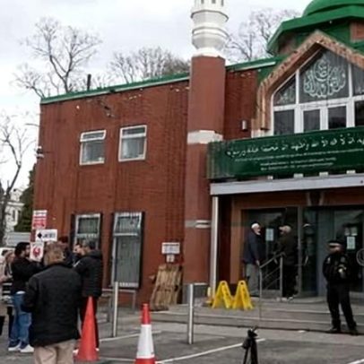 Segundo suspeito é preso após homem com machado entrar na mesquita de Manchester