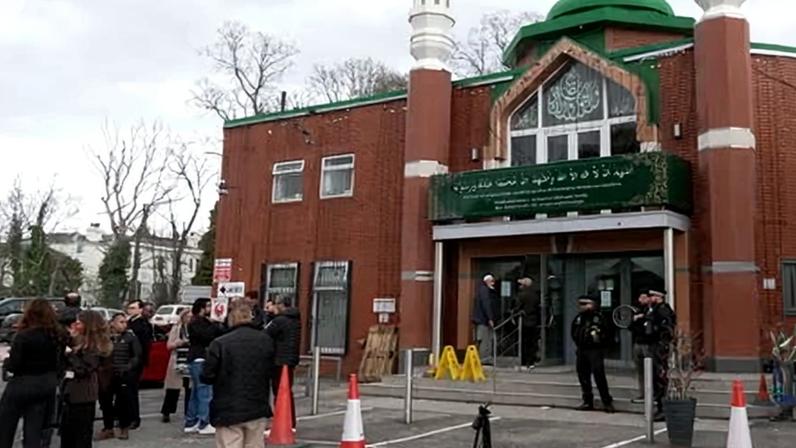 Segundo suspeito é preso após homem com machado entrar na mesquita de Manchester